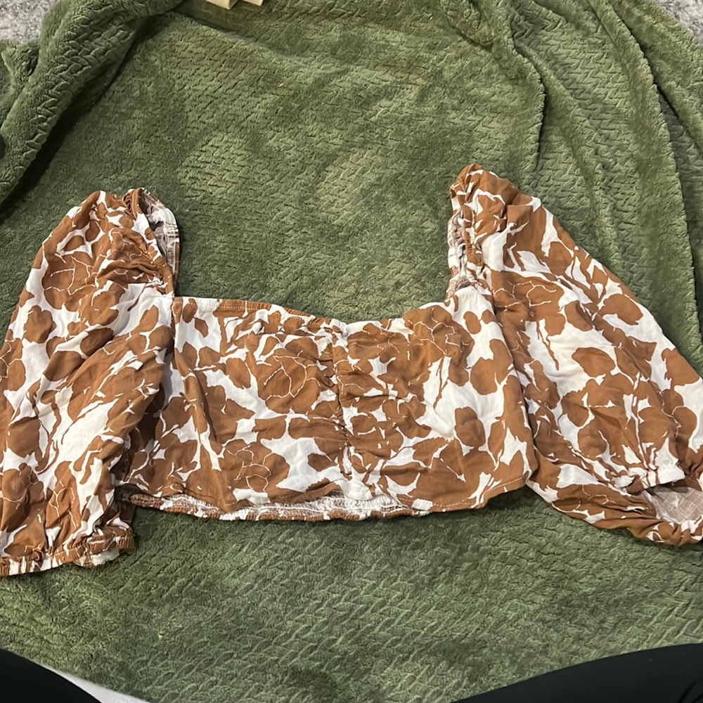 square neck puff sleeve top